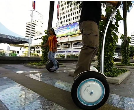 The Airwheel S3 is a self-balancing electric scooter with many features including wide standing platform, control shaft and build-in Bluetooth. It’s not only fun but environmental friendly, and can be the alternative to your bikes and even cars.