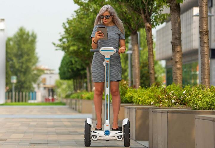 Para las personas en diferentes ámbitos de la vida, podrían personalizar su manera única de conmutar con un producto scooter eléctrico Airwheel.