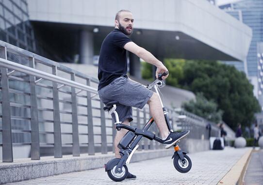 Airwheel inteligente bicicleta está equipada con un núcleo de batería litio-ion de calidad. 